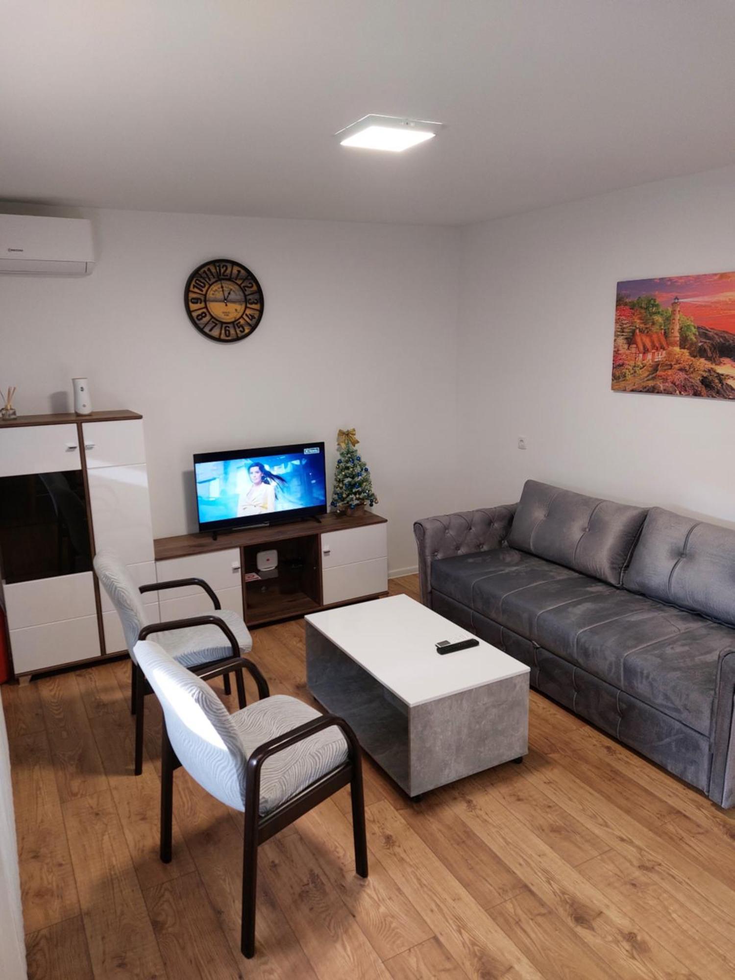 Apartment Aura