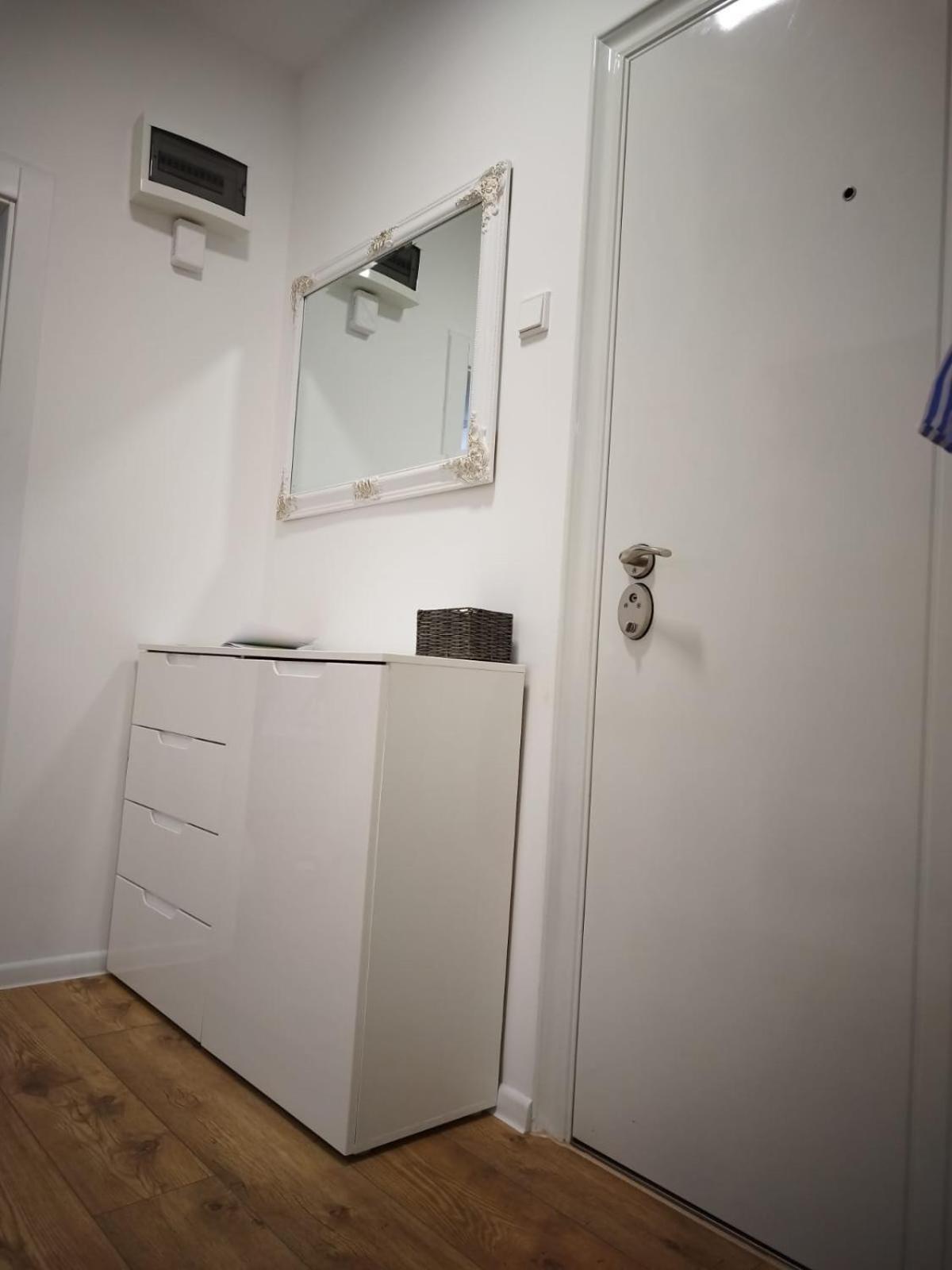 Aura Apartment *